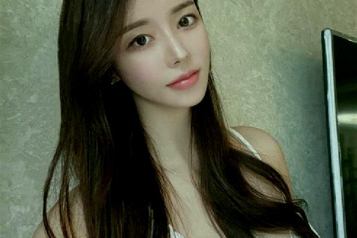 Naomi, 23 — Escort in Zhangdian, China