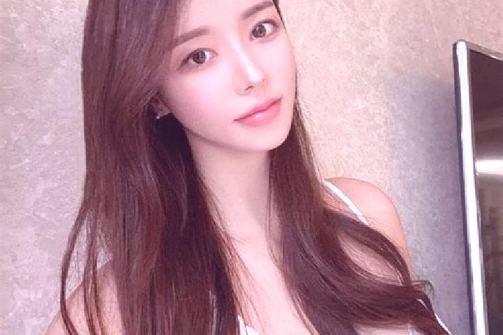Naomi, 23 — Escort in Zhanghekou, China