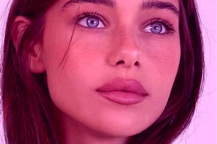 Naomi, 24, a brunette amber-eyed caucasian companion based in Saint-Symphorien. Offering Massage, Duos. Available for incall and outcall, day and evening dates.
