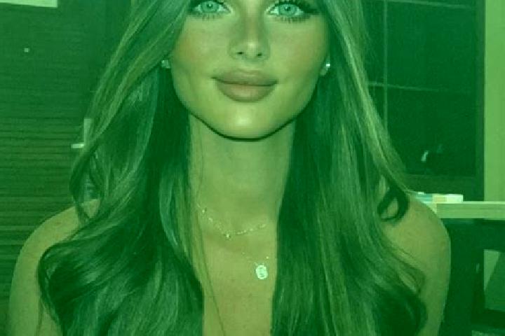 Naomi, 24, a brunette dark-eyed mixed companion based in Ar Ras. Offering 69, A-Level, Prostate Massage. Available for incall and outcall, overnight bookings...