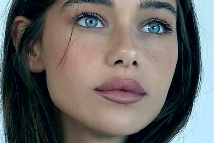 Naomi, 24, a brunette grey-eyed caucasian companion based in Harangan. Offering Deep French Kissing, Roleplay, Erotic Massage, Dinner Date. Available for inc...