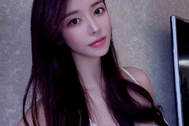 Naomi, 24 — Escort in Nishitawara, Japan