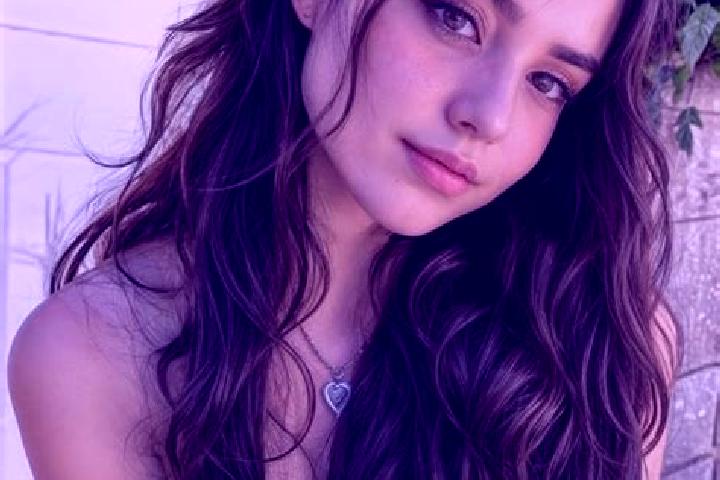 Naomi, 25, a auburn hazel-eyed caucasian companion based in Zirovnice. Offering Couples, Travel Companion, Massage, CIM, Overnight. Available for incall and ...