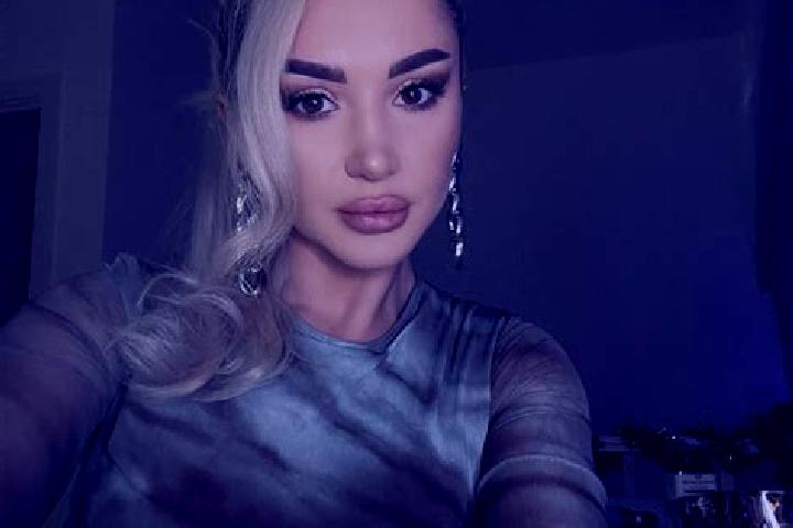 Naomi, 25, a blonde brown-eyed ebony companion based in Zatyshne. Offering GFE, Massage, Dinner Date. Available for incall and outcall, day and evening dates.