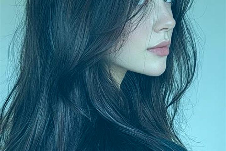 Naomi, 26, a auburn brown-eyed asian companion based in Neb Sarai. Offering GFE, CIM, Erotic Massage. Available for incall and outcall, day and evening dates.