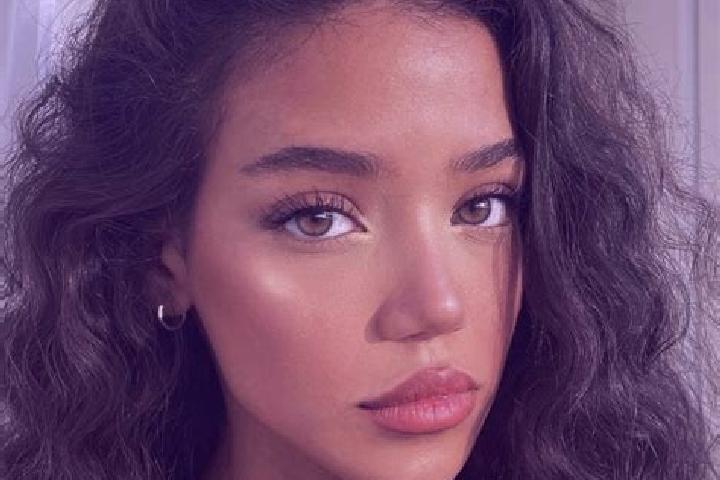 Naomi, 26, a black brown-eyed ebony companion based in Claverley. Offering GFE, Party Girl, Overnight, CIM. Available for incall and outcall, overnight booki...