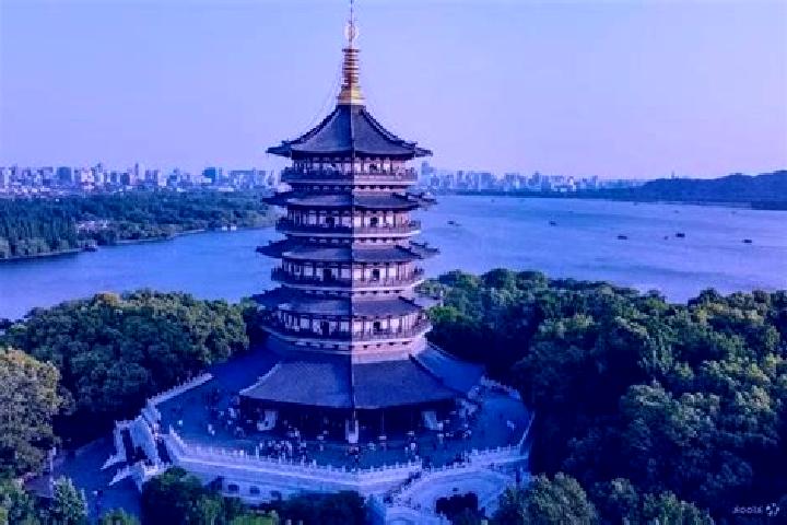 Naomi, 26 — Escort in Changqiao, China