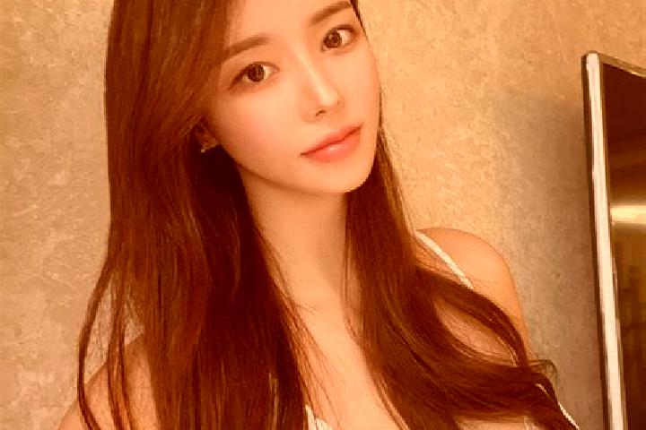 Naomi, 26 — Escort in Duoxiang, China