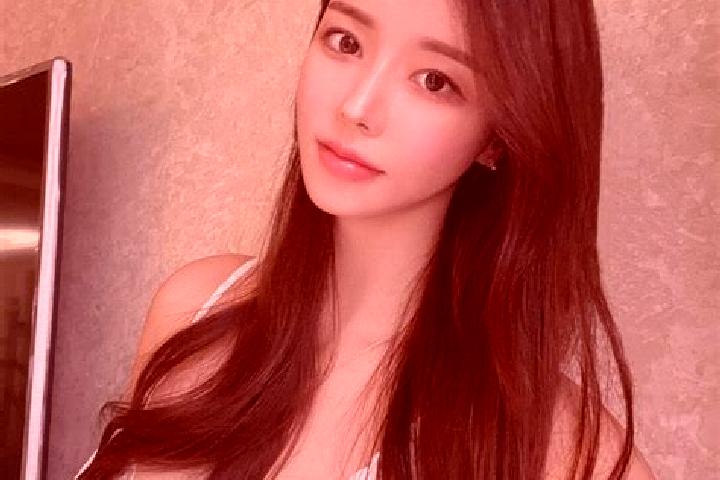 Naomi, 26 — Escort in Gaojialing, China