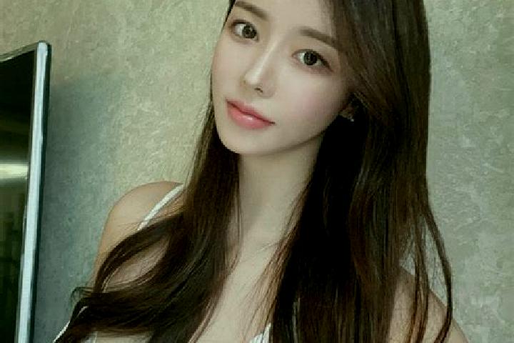 Naomi, 26 — Escort in Kuidou, China