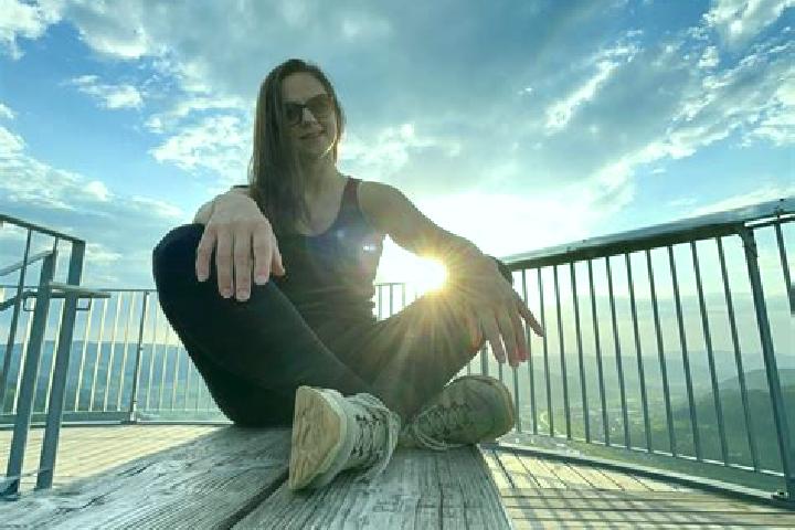 Naomi, 26 — Escort in Schlierbach, Germany
