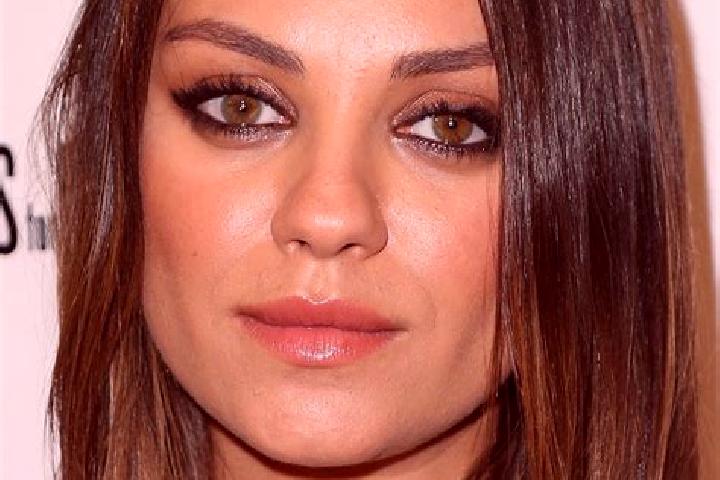 Naomi, 27, a brunette hazel-eyed latina companion based in Assare. Offering Striptease, Duos, Couples. Available for incall and outcall, day and evening dates.