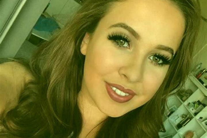Naomi, 27, a chestnut green-eyed mediterranean companion based in Moneasa. Offering Tantra, Girlfriend Experience, Erotic Massage. Available for incall and o...