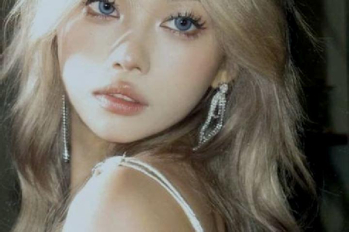 Naomi, 27, a platinum blonde grey-eyed asian companion based in Ngrowo. Offering Couples, Tantra, Roleplay. Available for incall and outcall, overnight booki...