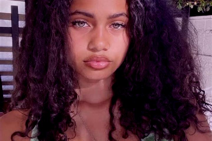 Naomi, 27, a red green-eyed mixed companion based in Meldorf. Offering Overnight, Couples, Massage. Available for incall and outcall, day and evening dates.