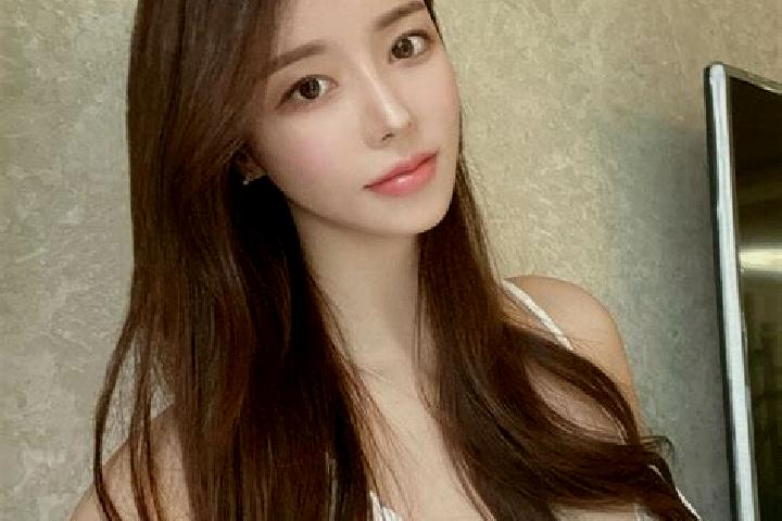 Naomi, 27 — Escort in Suidong, China