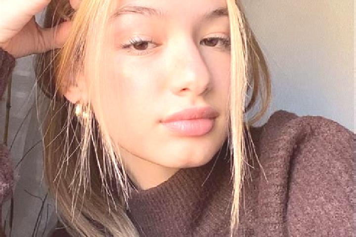 Naomi, 28, a blonde brown-eyed asian companion based in Kisfalud. Offering OWO, A-Level, Couples, Fetish, Duos. Available for incall and outcall, day and eve...