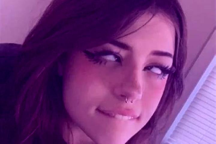 Naomi, 28, a chestnut grey-eyed caucasian companion based in Hanna. Offering Domination, OWO, Couples, Striptease. Available for incall and outcall, day and ...