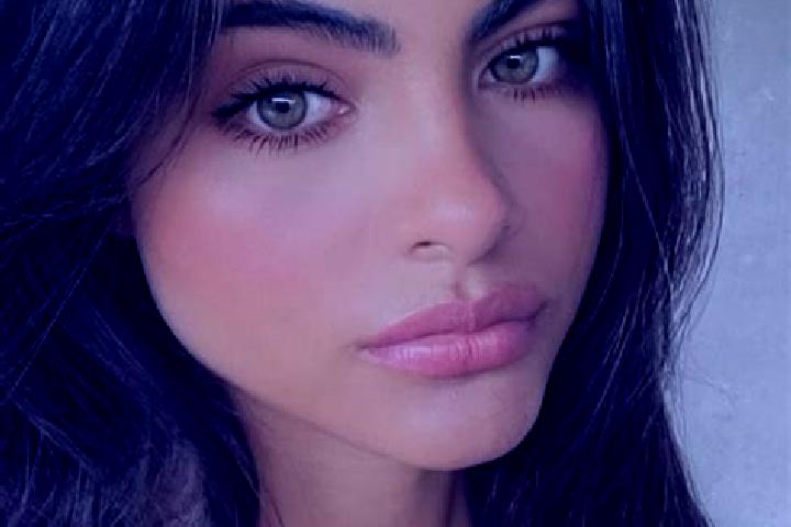 Naomi, 28, a red dark-eyed indian companion based in Csepel-Kiralyerdo. Offering Tantra, CIM. Available for incall and outcall, overnight bookings available.