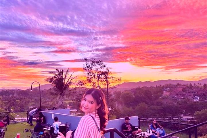 Naomi, 28 — Escort in Keboncau, Indonesia