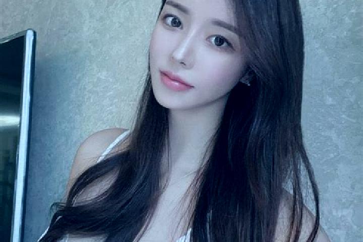 Naomi, 28 — Escort in Tiaofeng, China