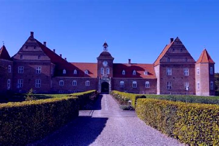 Naomi, 28 — Escort in Ulstrup, Denmark