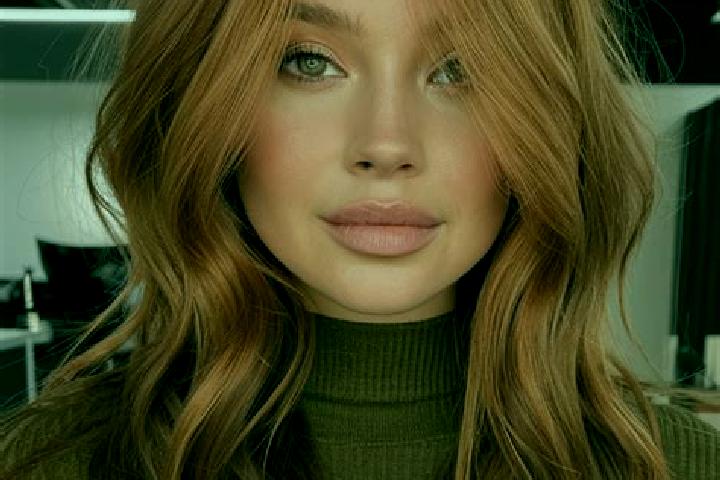 Naomi, 29, a auburn hazel-eyed slavic companion based in Kiambur. Offering GFE, A-Level, 69, OWO. Available for incall and outcall, day and evening dates.