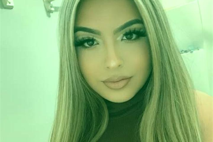 Naomi, 29, a blonde amber-eyed latina companion based in Cotu Vames. Offering Striptease, Fetish, Duos. Available for incall and outcall, day and evening dates.