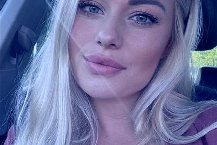 Naomi, 30, a blonde hazel-eyed mixed companion based in Melegnano. Offering Travel Companion, Dinner Date, Fetish, Roleplay. Available for incall and outcall...