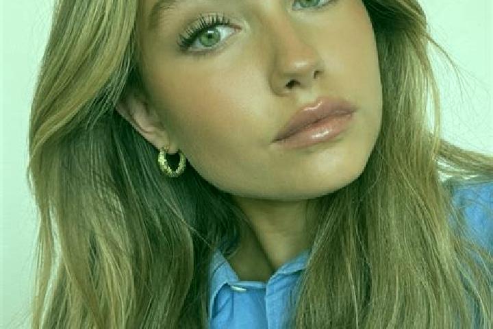 Naomi, 30, a dark blonde green-eyed mixed companion based in Schwanebeck. Offering Party Girl, Overnight, Striptease, Couples, Erotic Massage. Available for ...