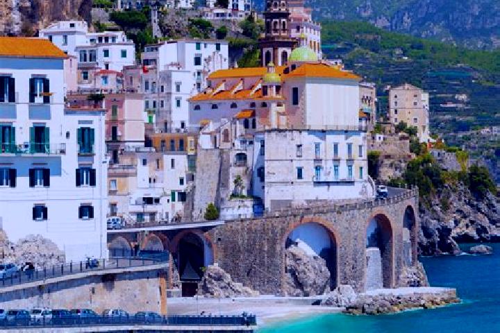 Naomi, 31 — Escort in Bistagno, Italy