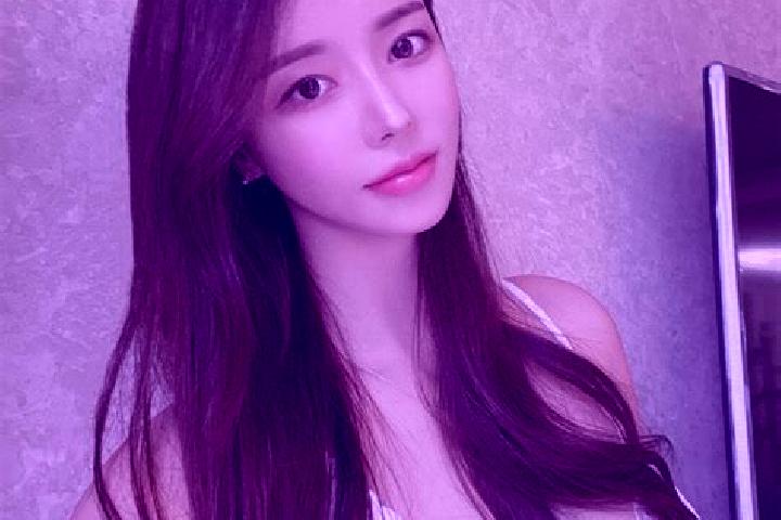 Naomi, 31 — Escort in Mazhonghe, China