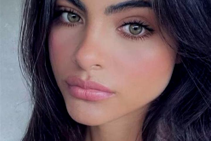 Naomi, 32, a black hazel-eyed european companion based in Kitzingen. Offering Duos, Couples, Massage, Roleplay. Available for incall and outcall, overnight b...