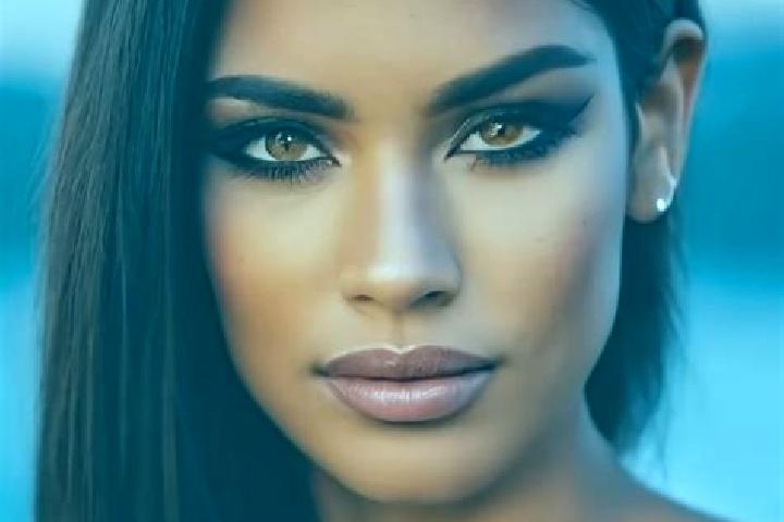 Naomi, 32, a black hazel-eyed latina companion based in Reichenwalde. Offering Domination, Duos. Available for incall and outcall, day and evening dates.