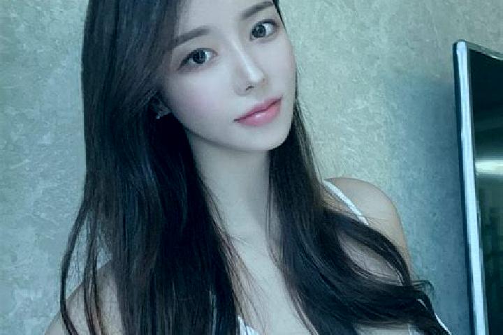 Naomi, 32 — Escort in Guanshui, China