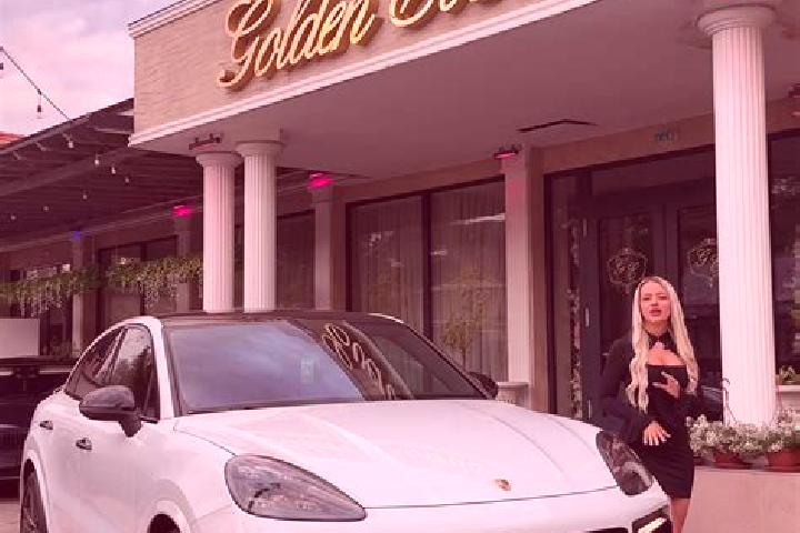 Naomi, 32 — Escort in Oglinzi, Romania