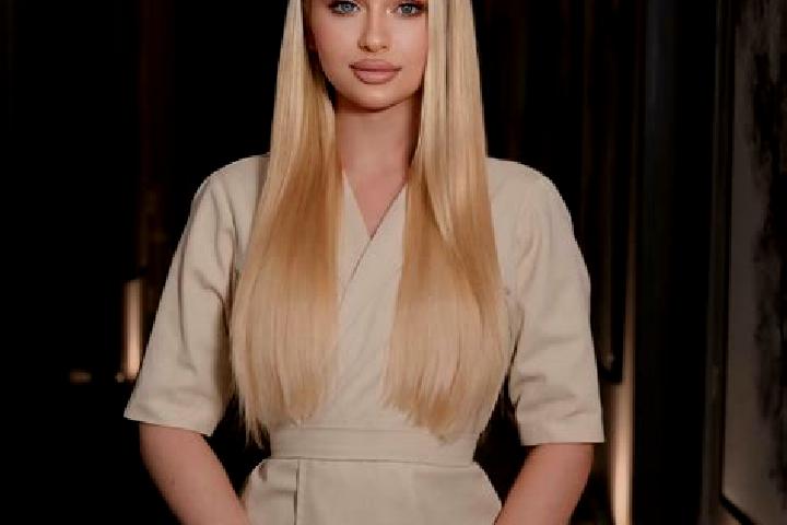 Naomi, 33, a blonde amber-eyed caucasian companion based in Asseolie. Offering Tantra, Erotic Massage. Available for incall and outcall, day and evening dates.