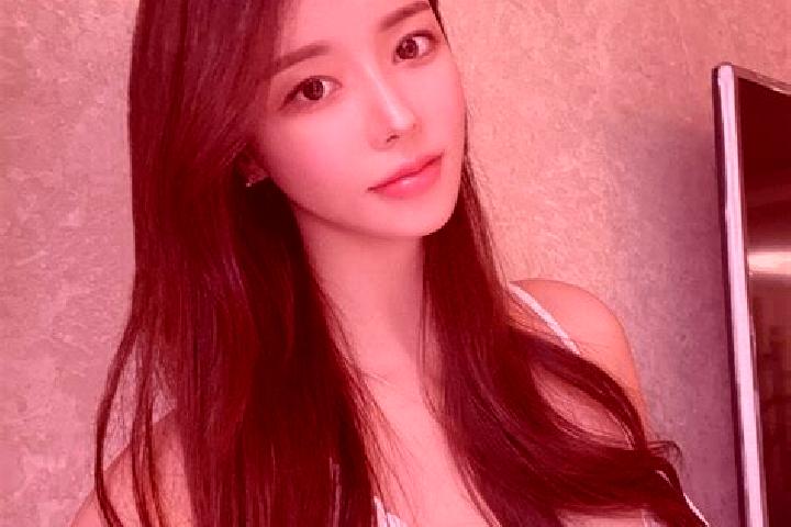 Naomi, 33 — Escort in Beigucheng, China