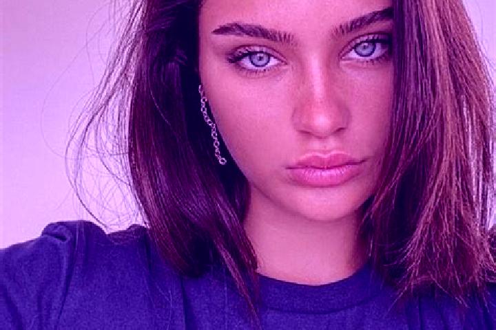 Naomi, 34, a brunette blue-eyed mediterranean companion based in Affinghausen. Offering Massage, OWO, 69. Available for incall and outcall, day and evening d...