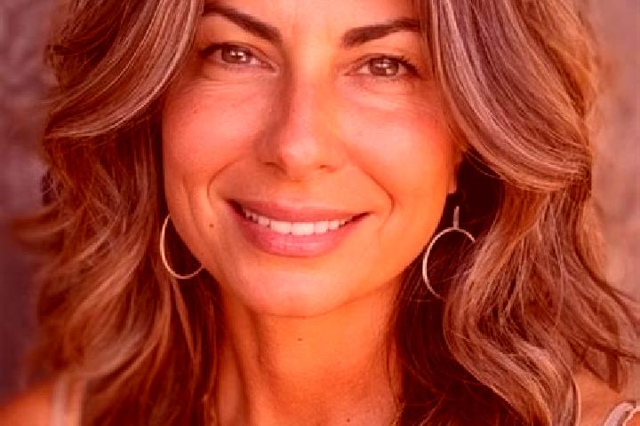 Naomi, 34, a brunette grey-eyed latina companion based in Tunjungan. Offering 69, Dinner Date. Available for incall and outcall, day and evening dates.