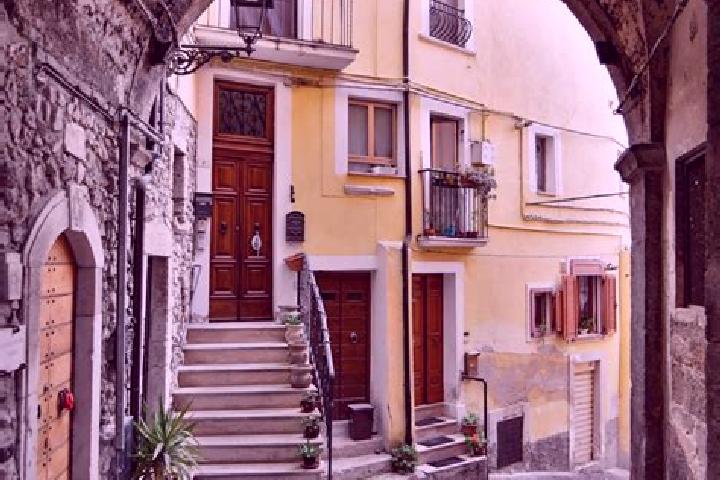 Naomi, 34, a dark blonde amber-eyed ebony companion based in Pratola Peligna. Offering Overnight, CIM, Party Girl. Available for incall and outcall, day and ...