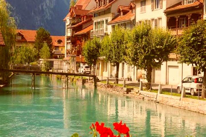 Naomi, 34 — Escort in Barschwil, Switzerland
