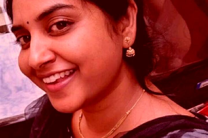 Naomi, 34 — Escort in Elumalai, India