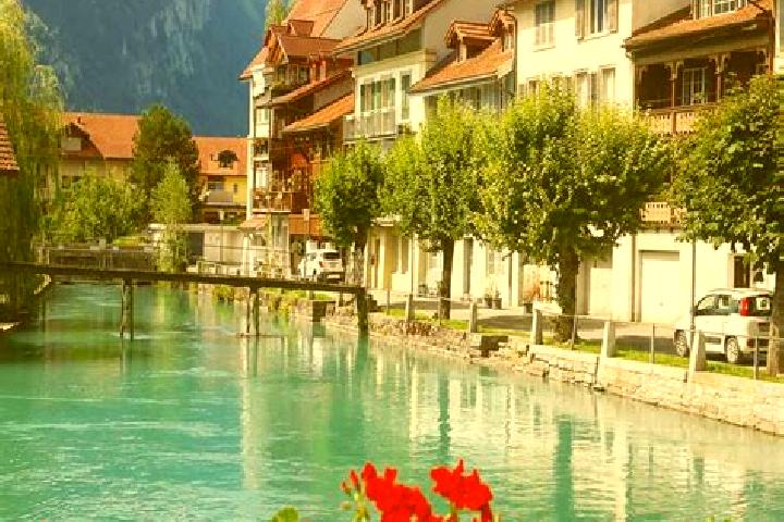 Naomi, 34 — Escort in Varen, Switzerland