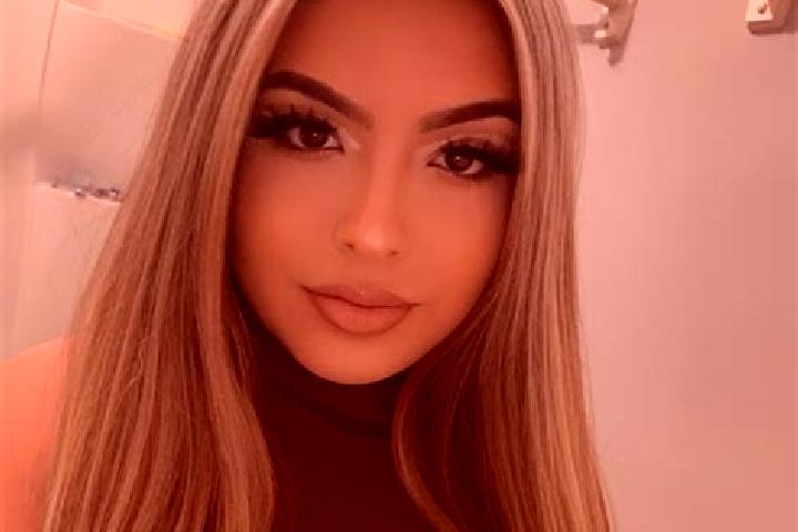 Naomi, 35, a auburn blue-eyed mixed companion based in Mbigou. Offering Overnight, Erotic Massage, 69. Available for incall and outcall, day and evening dates.