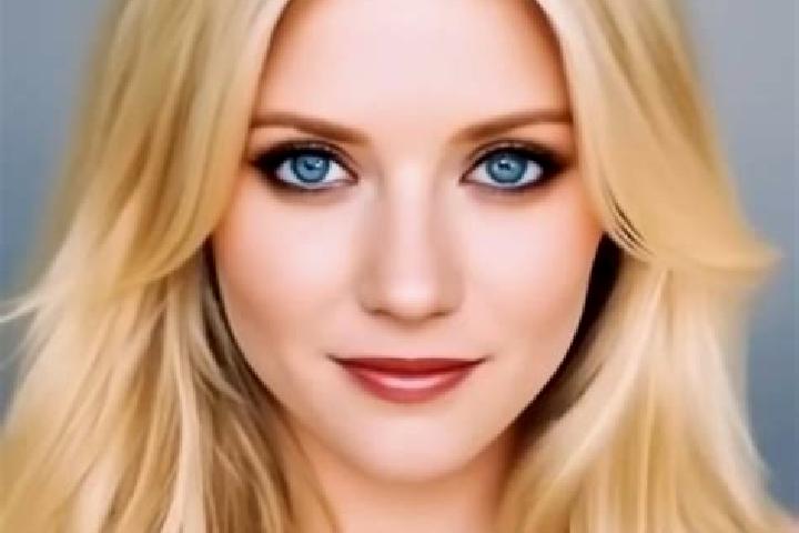 Naomi, 35, a blonde amber-eyed caucasian companion based in Faid. Offering Couples, GFE, A-Level. Available for incall and outcall, day and evening dates.