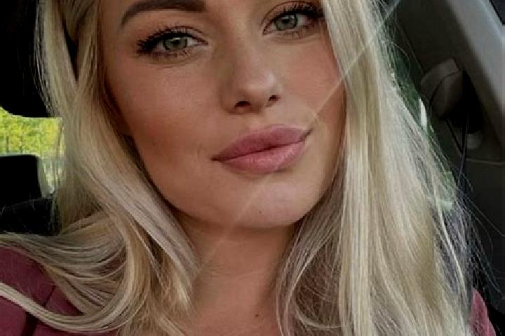 Naomi, 35, a blonde hazel-eyed middle eastern companion based in Grossharthau. Offering Roleplay, Prostate Massage, Couples. Available for incall and outcall...