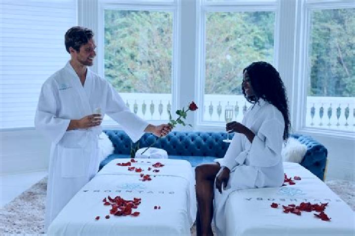 Naomi, 35, a brunette amber-eyed caucasian companion based in Meilhan. Offering Travel Companion, Girlfriend Experience, Couples, Erotic Massage, Dinner Date...
