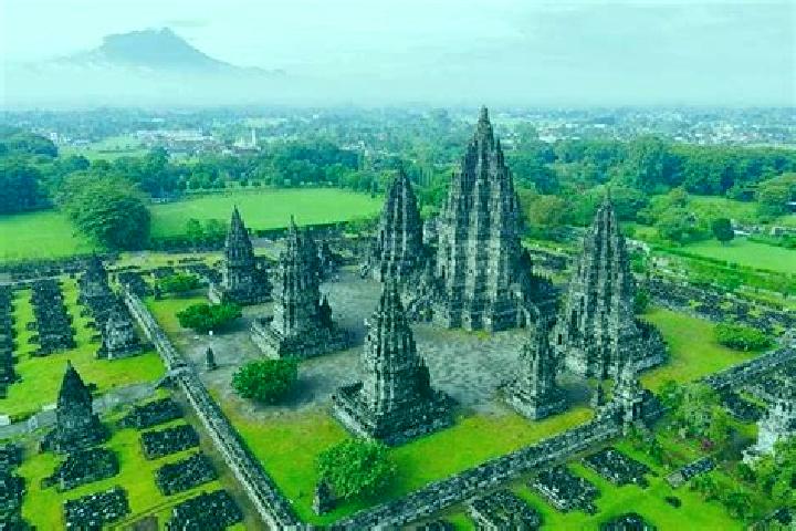 Naomi, 35 — Escort in Candi Prambanan, Indonesia