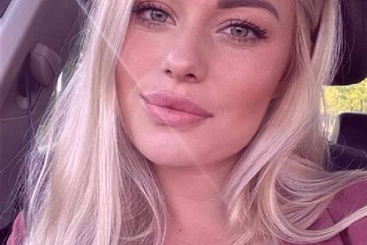 Naomi, 36, a blonde hazel-eyed slavic companion based in Predesti. Offering Dinner Date, Prostate Massage, BDSM, Overnight, Massage. Available for incall and...